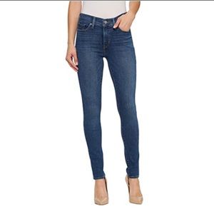 ⏰ Last One! 29” Short Levi’s Slimming Skinny Jeans